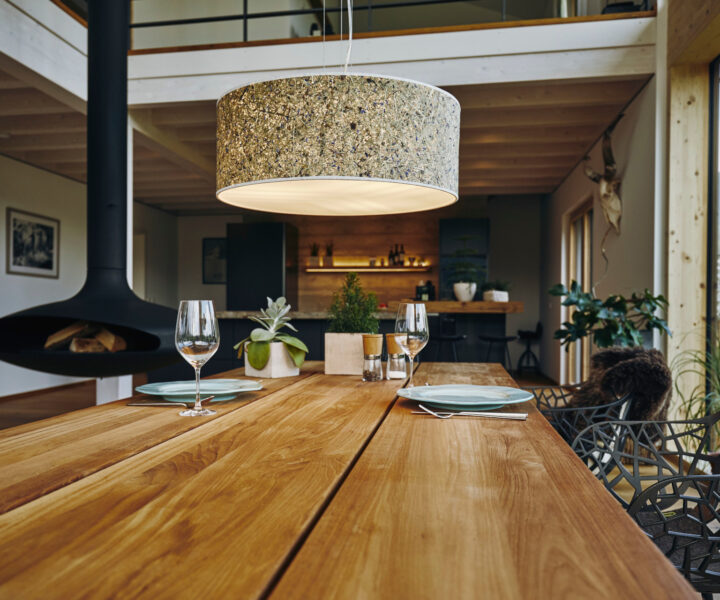 Organoid - Lampeskærm lavet af tapettet WILDSPITZE HIMMELBLAU