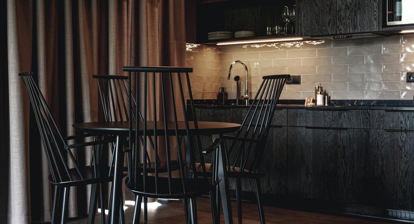 "Oak Volcano" finer fra Kaindl. Her brugt på køkken fronter. 