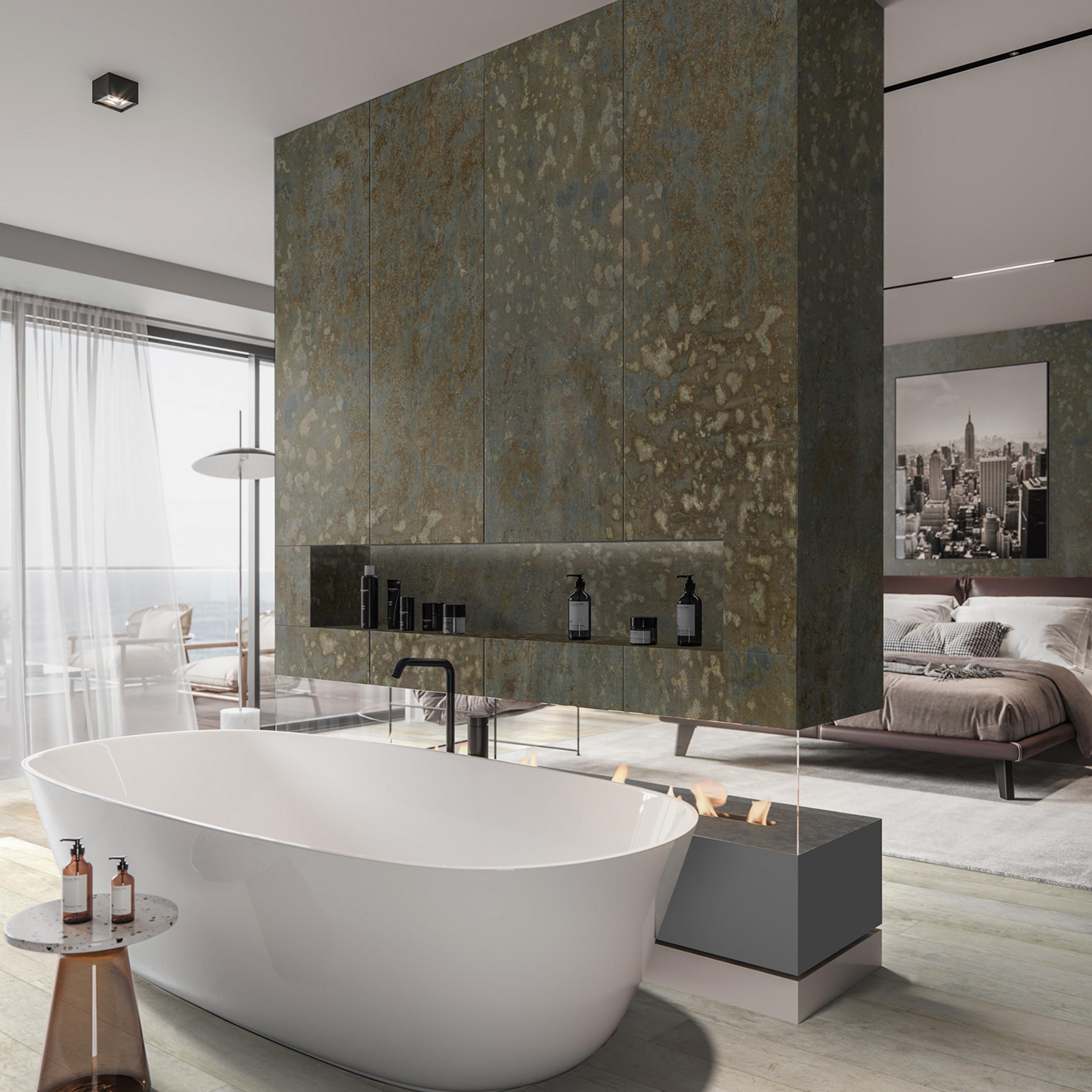 Vandtætte paneler fra Kaindl, her i overflade Copper Lamiera - her brugt på skillevæggen i et mellem badeværelse og soveværelse.